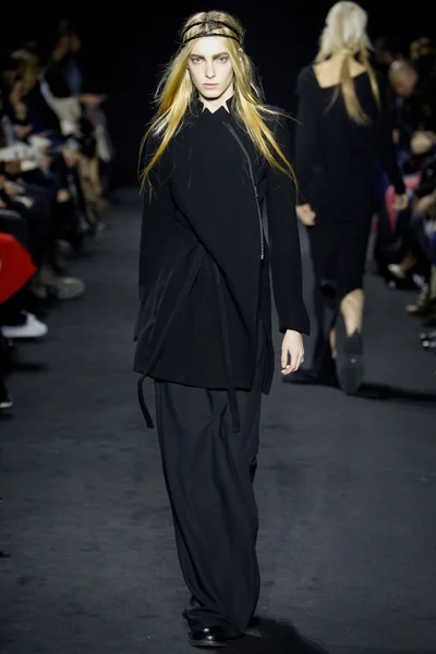 Look 27